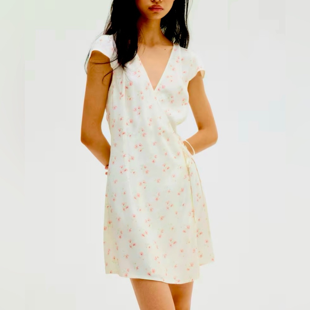 NWT H&M Crêpe Wrap-Front Dress